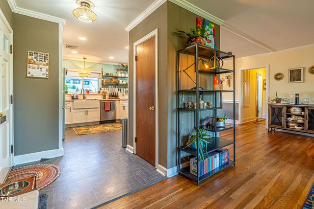 190 Crestview Drive, Abingdon, VA 24210