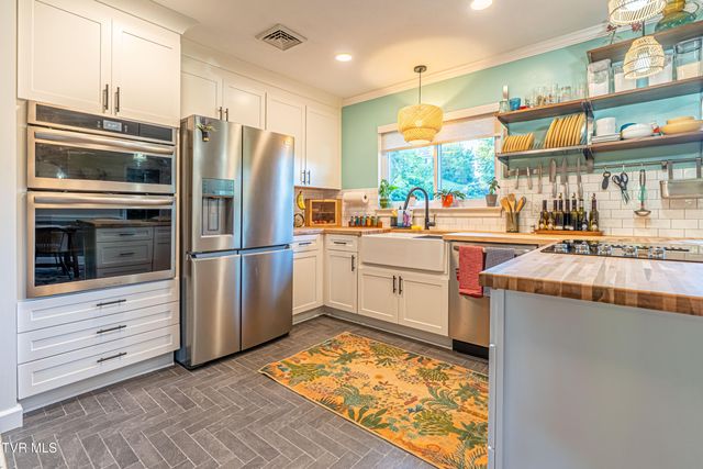190 Crestview Drive, Abingdon, VA 24210