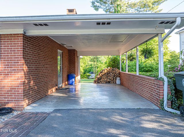 190 Crestview Drive, Abingdon, VA 24210