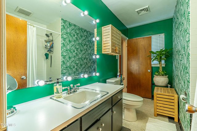 190 Crestview Drive, Abingdon, VA 24210
