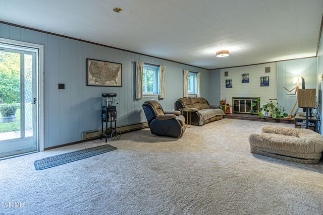 190 Crestview Drive, Abingdon, VA 24210