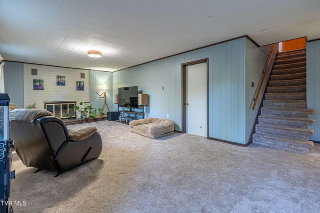 190 Crestview Drive, Abingdon, VA 24210