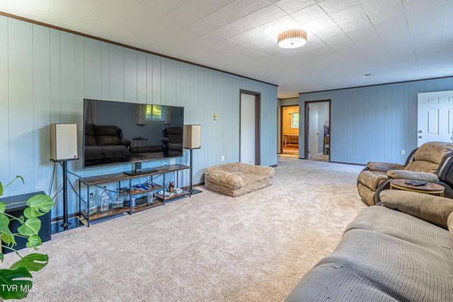 190 Crestview Drive, Abingdon, VA 24210