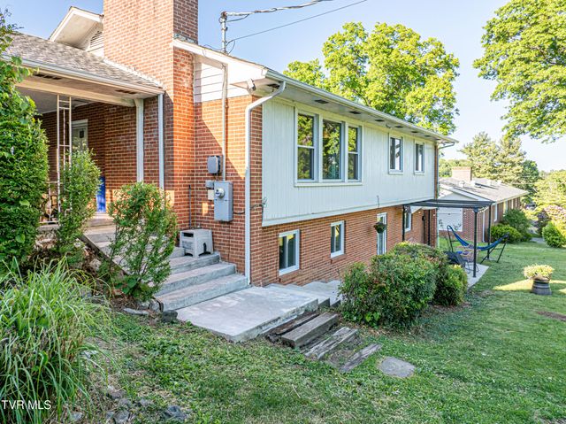 190 Crestview Drive, Abingdon, VA 24210