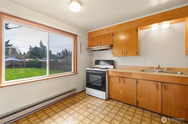 20322 22nd Avenue NE, Shoreline, WA 98155