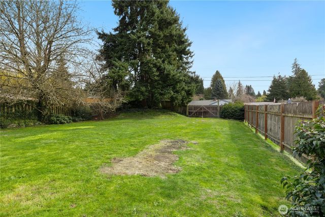20322 22nd Avenue NE, Shoreline, WA 98155