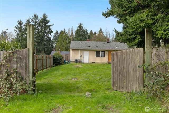 20322 22nd Avenue NE, Shoreline, WA 98155