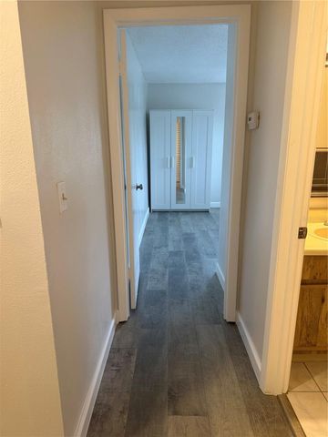 7128 WATERSIDE DRIVE 7128, Tampa, FL 33617