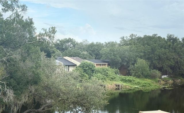 7128 WATERSIDE DRIVE 7128, Tampa, FL 33617