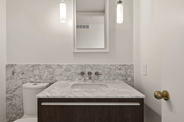 3130 N Harwood Street 1702, Dallas, TX 75201