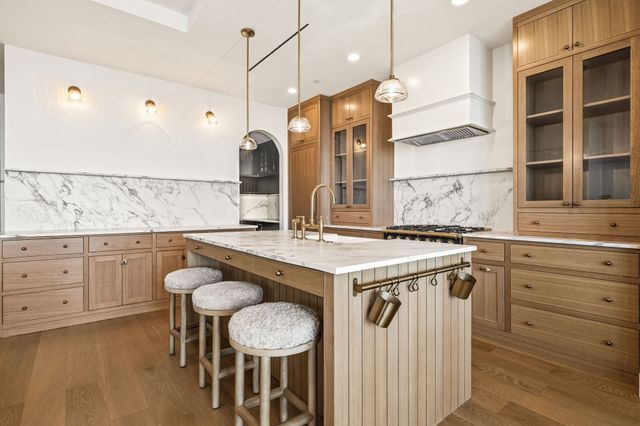 3130 N Harwood Street 1702, Dallas, TX 75201