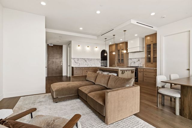 3130 N Harwood Street 1702, Dallas, TX 75201