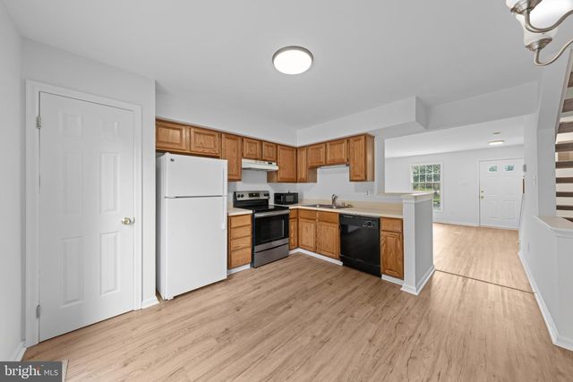 6528 SKYLEMAR TRL, Centreville, VA 20121