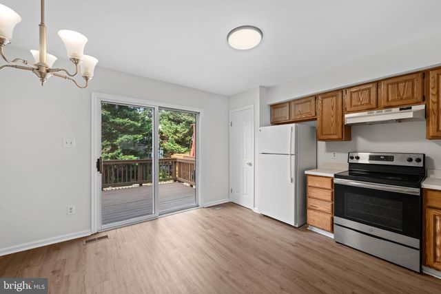 6528 SKYLEMAR TRL, Centreville, VA 20121