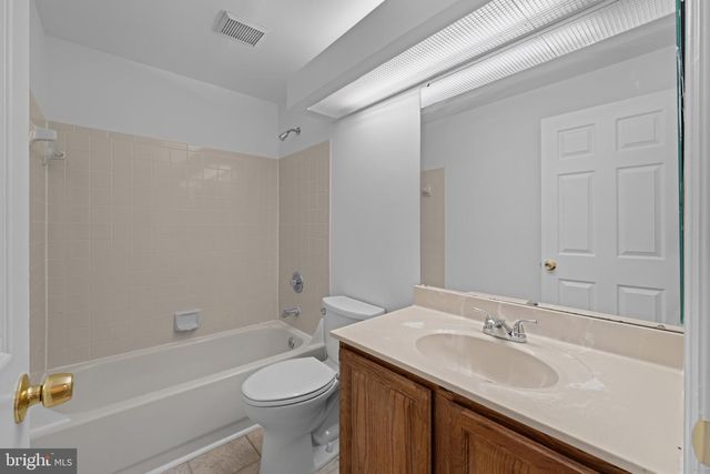 6528 SKYLEMAR TRL, Centreville, VA 20121