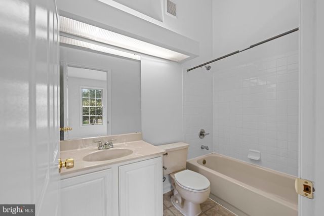 6528 SKYLEMAR TRL, Centreville, VA 20121