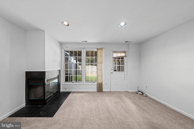 6528 SKYLEMAR TRL, Centreville, VA 20121