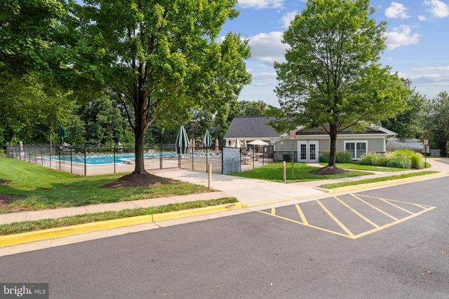 6528 SKYLEMAR TRL, Centreville, VA 20121