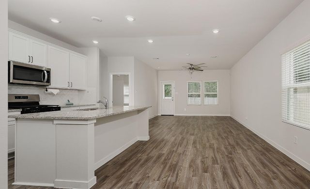 323 Intrepid Trail, Magnolia, TX 77354