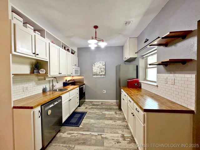 20005 Hwy 80, Hulbert, OK 74441