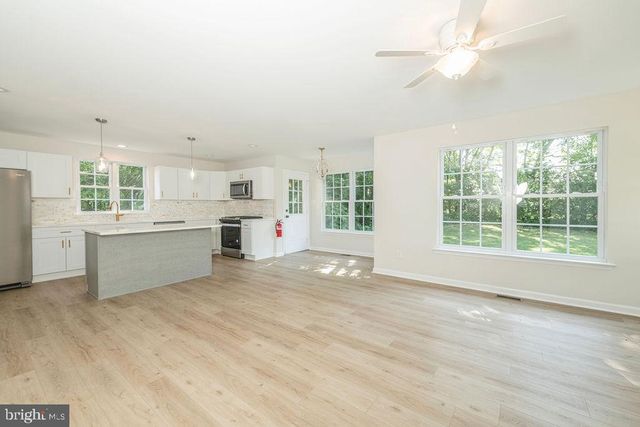 15 S ACADEMY ST, Glassboro, NJ 08028