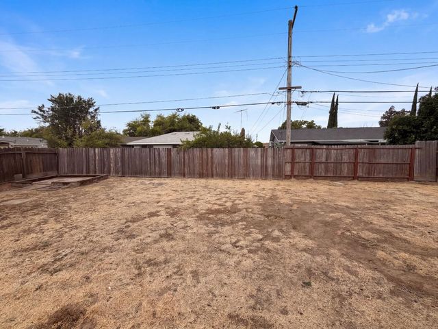 7550 Tamoshanter Way, Sacramento, CA 95822