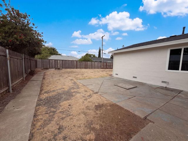 7550 Tamoshanter Way, Sacramento, CA 95822
