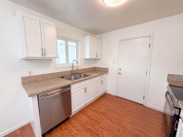 7550 Tamoshanter Way, Sacramento, CA 95822