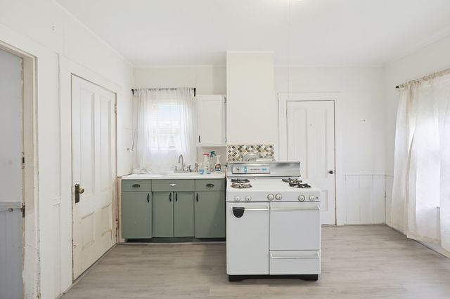 101 Winthrop St, Brockton, MA 02301