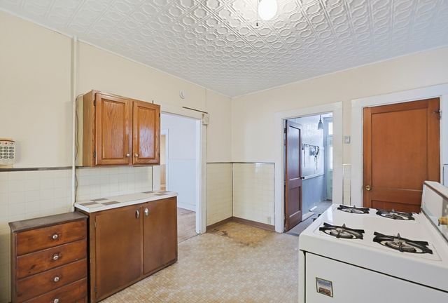 101 Winthrop St, Brockton, MA 02301