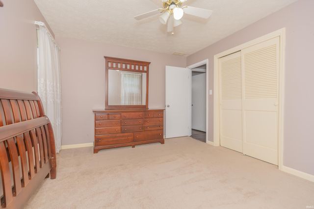 8499 Stonegate Drive, Newburgh, IN 47630