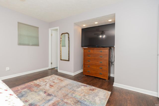 8499 Stonegate Drive, Newburgh, IN 47630