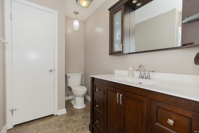 8499 Stonegate Drive, Newburgh, IN 47630