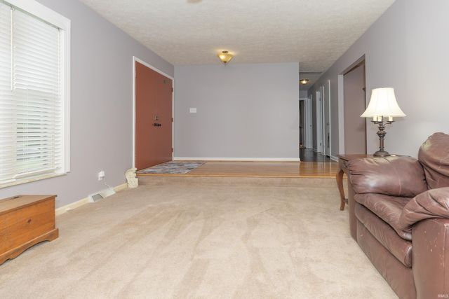 8499 Stonegate Drive, Newburgh, IN 47630