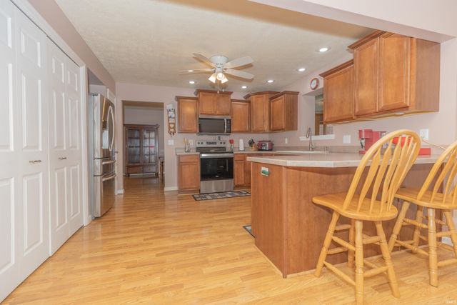 8499 Stonegate Drive, Newburgh, IN 47630