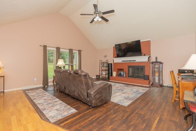 8499 Stonegate Drive, Newburgh, IN 47630