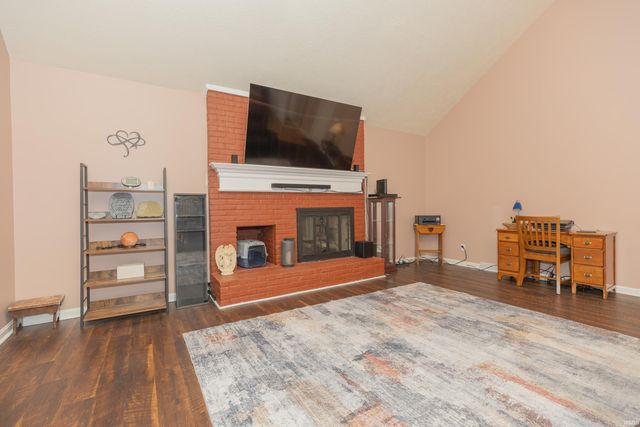 8499 Stonegate Drive, Newburgh, IN 47630
