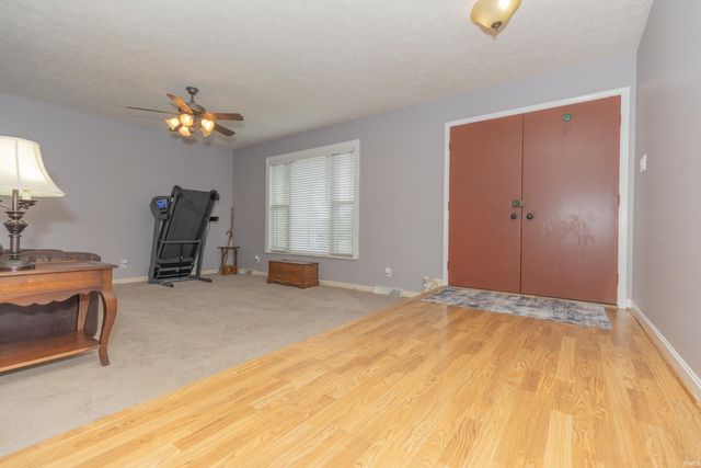 8499 Stonegate Drive, Newburgh, IN 47630