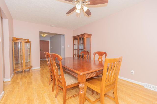 8499 Stonegate Drive, Newburgh, IN 47630