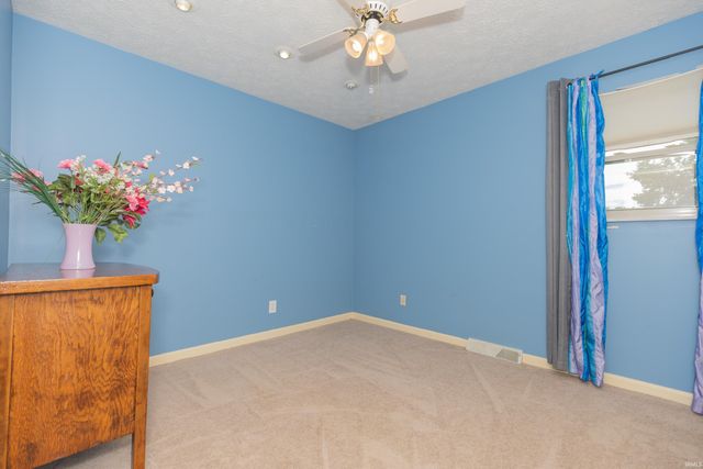 8499 Stonegate Drive, Newburgh, IN 47630