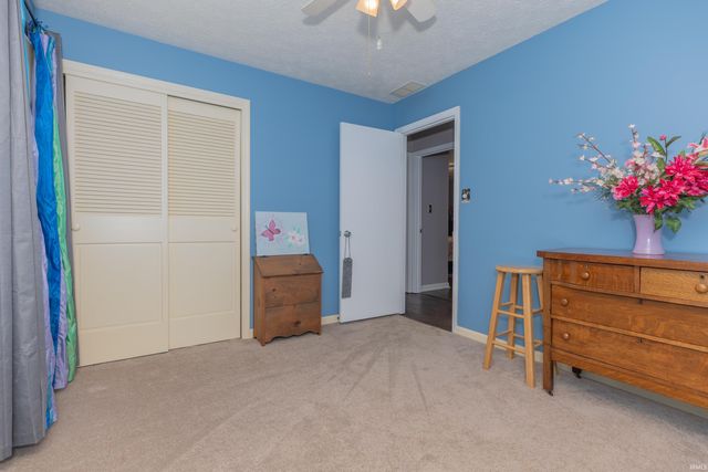 8499 Stonegate Drive, Newburgh, IN 47630