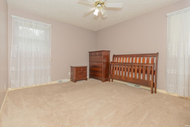 8499 Stonegate Drive, Newburgh, IN 47630