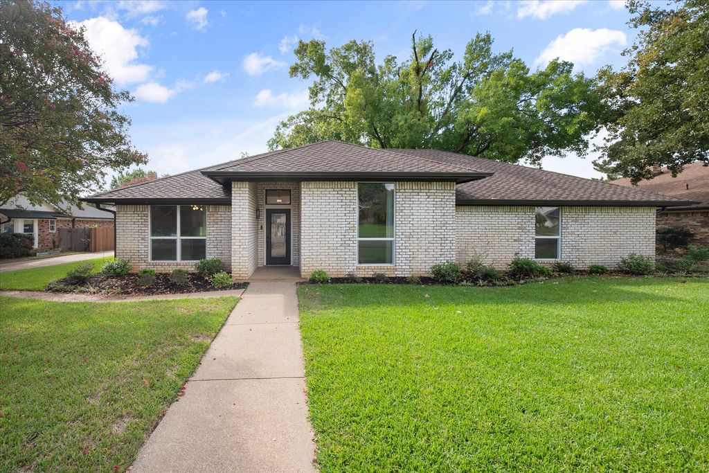 309 Quail Crest Drive, Bedford, TX 76021 — exterior