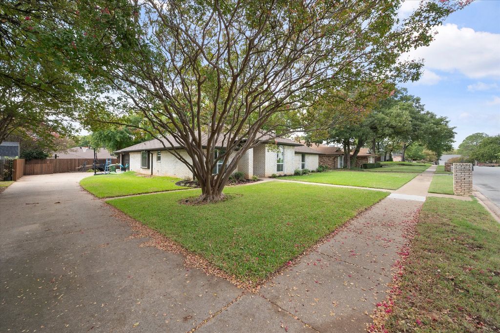 309 Quail Crest Drive, Bedford, TX 76021 — photo 3