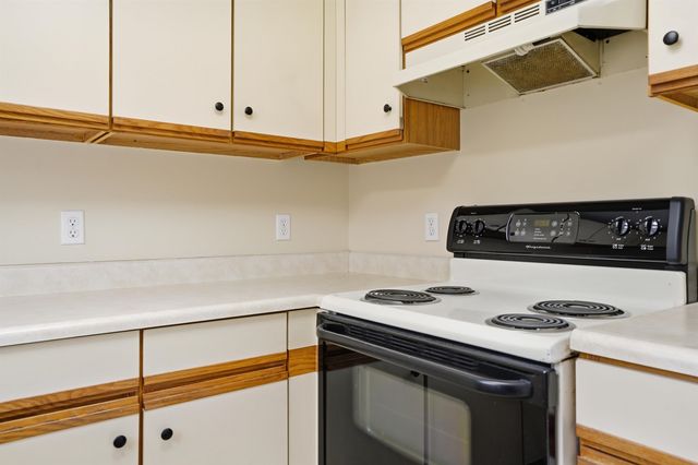 23 Old Stage Coach Rd Apt 8, Epping, NH 03042