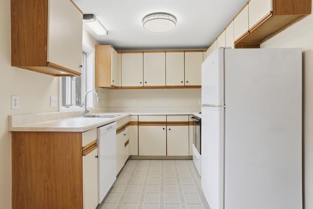 23 Old Stage Coach Rd Apt 8, Epping, NH 03042