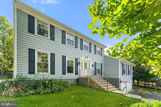 8000 SANDBURG CT, Dunn Loring, VA 22027