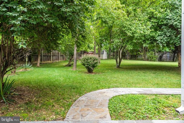 8000 SANDBURG CT, Dunn Loring, VA 22027