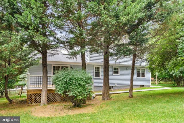 8000 SANDBURG CT, Dunn Loring, VA 22027