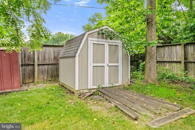 8000 SANDBURG CT, Dunn Loring, VA 22027